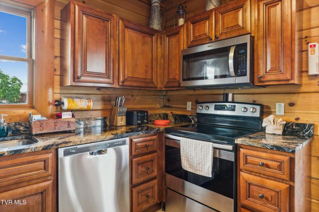 2083 Kerr Rd, Sevierville, TN 37876