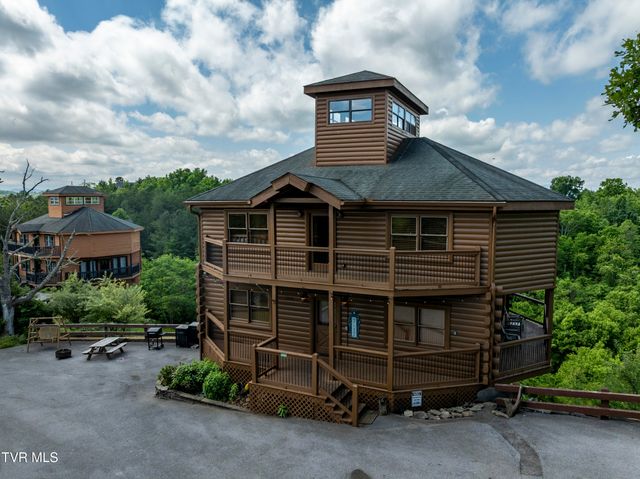 2083 Kerr Rd, Sevierville, TN 37876