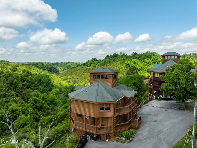 2083 Kerr Rd, Sevierville, TN 37876