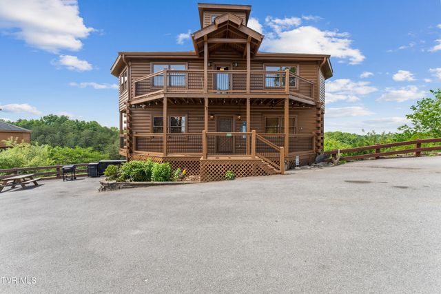 2083 Kerr Rd, Sevierville, TN 37876