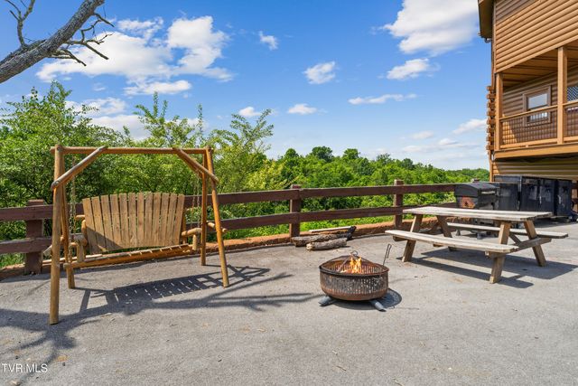 2083 Kerr Rd, Sevierville, TN 37876