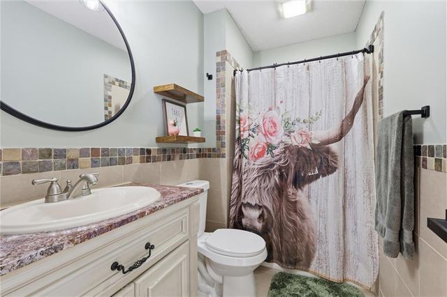 2708 E Hickory Court, Tonganoxie, KS 66086