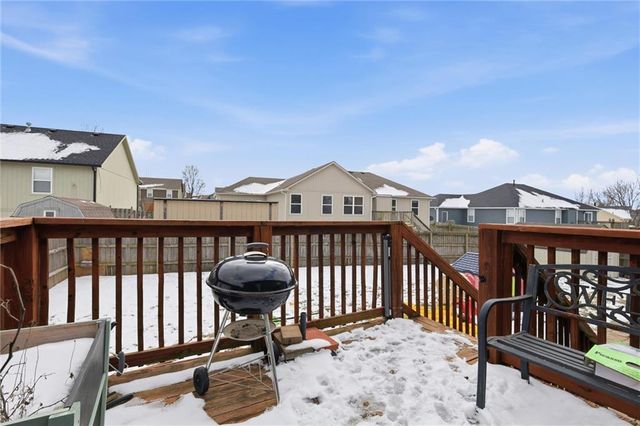 2708 E Hickory Court, Tonganoxie, KS 66086