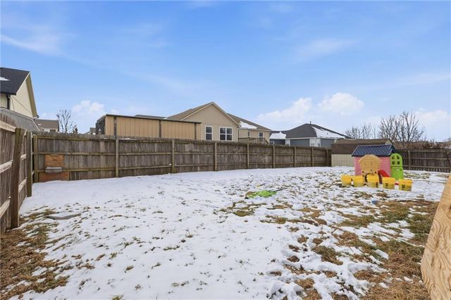 2708 E Hickory Court, Tonganoxie, KS 66086
