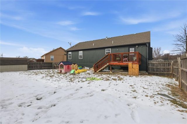 2708 E Hickory Court, Tonganoxie, KS 66086