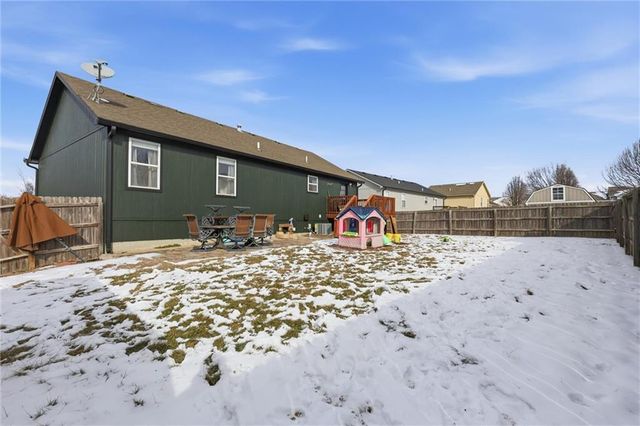 2708 E Hickory Court, Tonganoxie, KS 66086