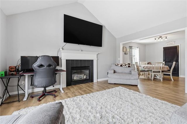 2708 E Hickory Court, Tonganoxie, KS 66086