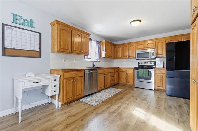 2708 E Hickory Court, Tonganoxie, KS 66086