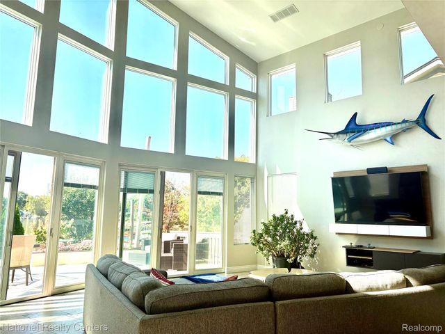 8871 Lakeview Drive, White Lake Charter Township, MI 48386