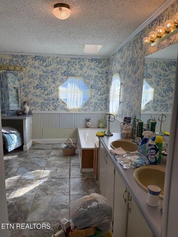 1231 Pump Springs Rd, Harrogate, TN 37752