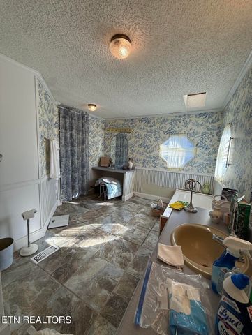 1231 Pump Springs Rd, Harrogate, TN 37752