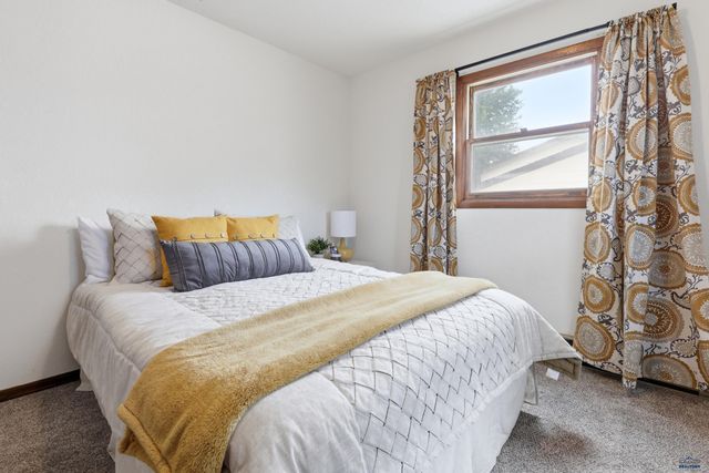 4015 OILER LN, Rapid City, SD 57701