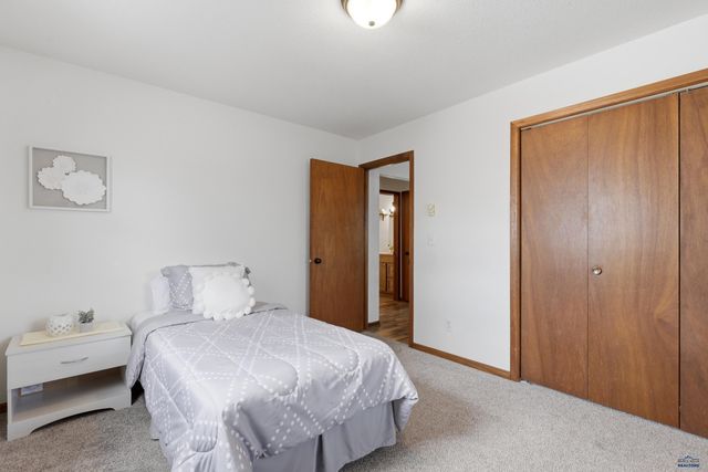 4015 OILER LN, Rapid City, SD 57701