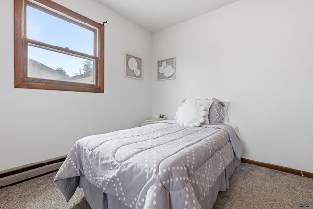 4015 OILER LN, Rapid City, SD 57701