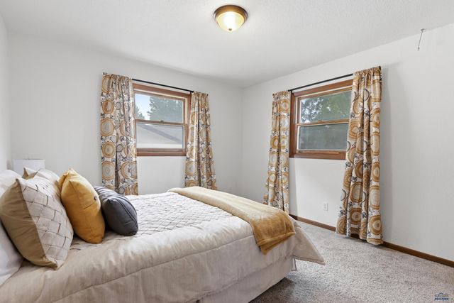4015 OILER LN, Rapid City, SD 57701