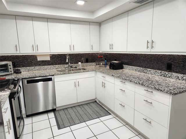 16100 Golf Club Road 301, Weston, FL 33326