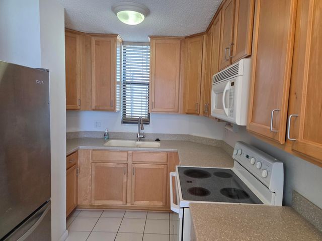 1000 S Ocean Boulevard 9J, Pompano Beach, FL 33062