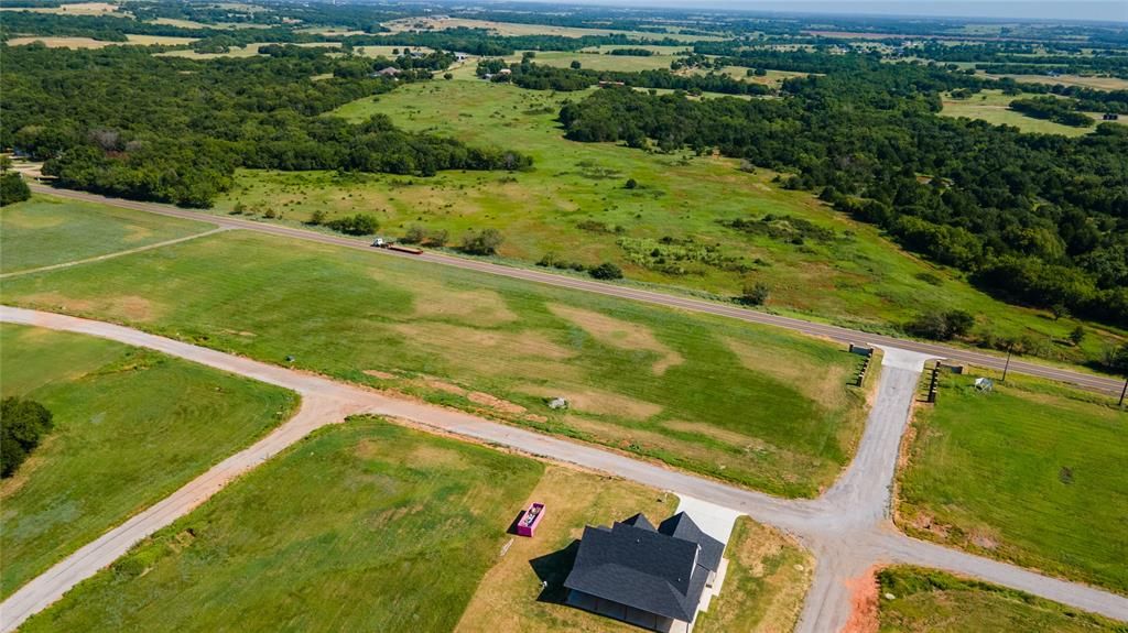 Image 4 of property listing at 21637 Trophy Ridge Drive, Purcell, OK 73080