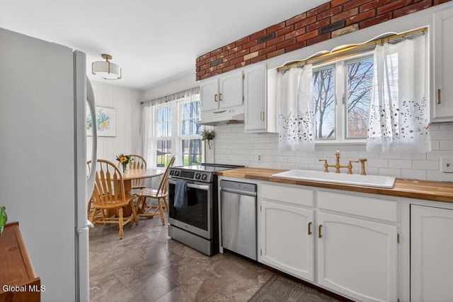 720 Mac Elroy Road, Clifton Park, NY 12019