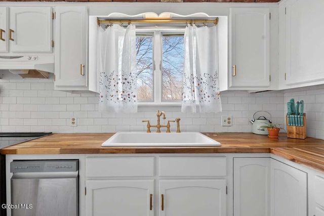 720 Mac Elroy Road, Clifton Park, NY 12019