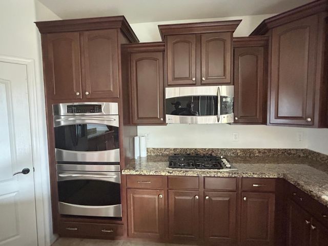 5537 W Desert Hollow Drive, Phoenix, AZ 85083