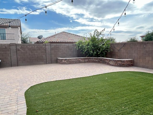 5537 W Desert Hollow Drive, Phoenix, AZ 85083