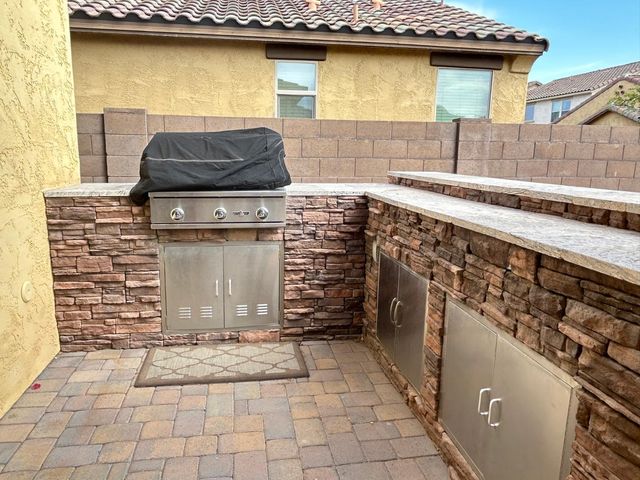 5537 W Desert Hollow Drive, Phoenix, AZ 85083