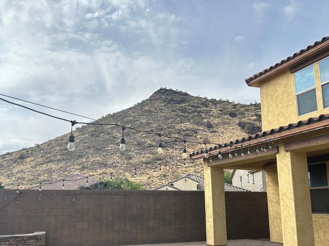 5537 W Desert Hollow Drive, Phoenix, AZ 85083