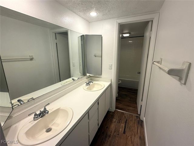 1406 Park Shore CIR 3, Fort Myers, FL 33901