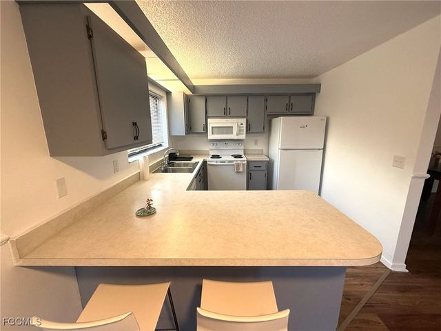 1406 Park Shore CIR 3, Fort Myers, FL 33901