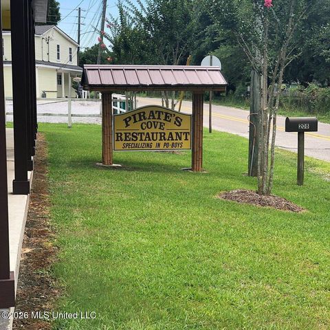 Menge Avenue, Pass Christian, MS 39571