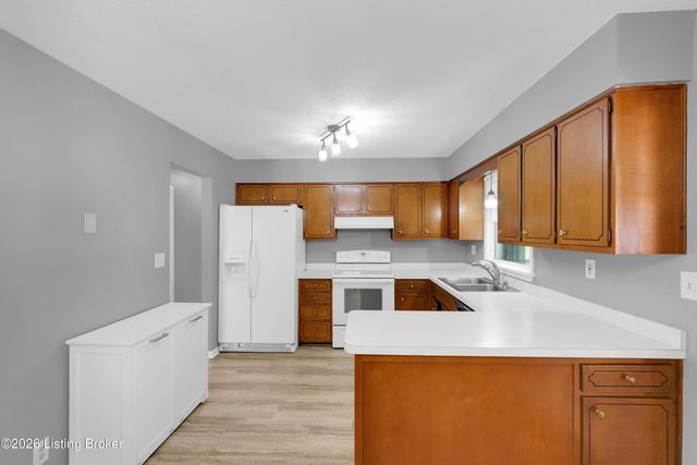 3213 Cabinwood Dr, Louisville, KY 40220