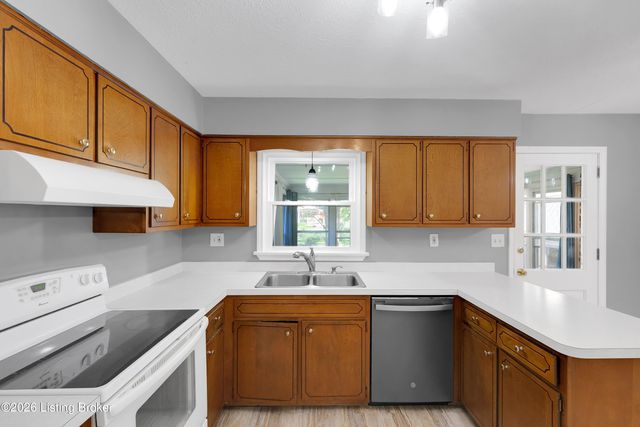 3213 Cabinwood Dr, Louisville, KY 40220