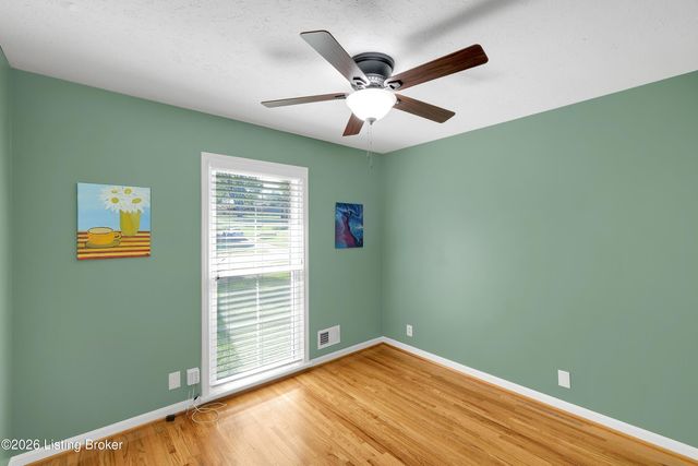 3213 Cabinwood Dr, Louisville, KY 40220