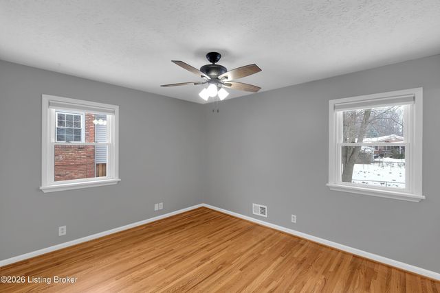 3213 Cabinwood Dr, Louisville, KY 40220