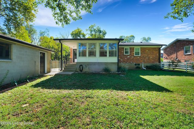 3213 Cabinwood Dr, Louisville, KY 40220
