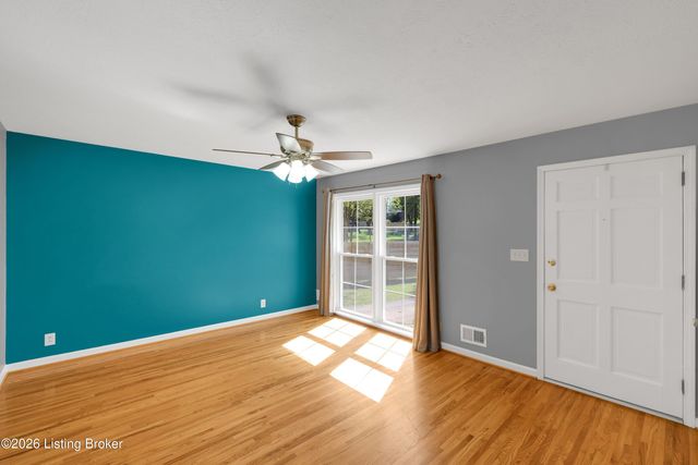 3213 Cabinwood Dr, Louisville, KY 40220