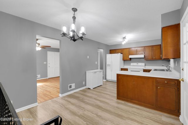 3213 Cabinwood Dr, Louisville, KY 40220