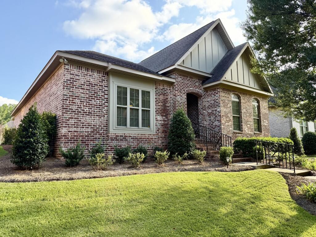 207 Kelso Ln, Dothan, AL 36305