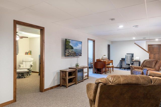 3102 HEISE ROAD, Omro, WI 54963