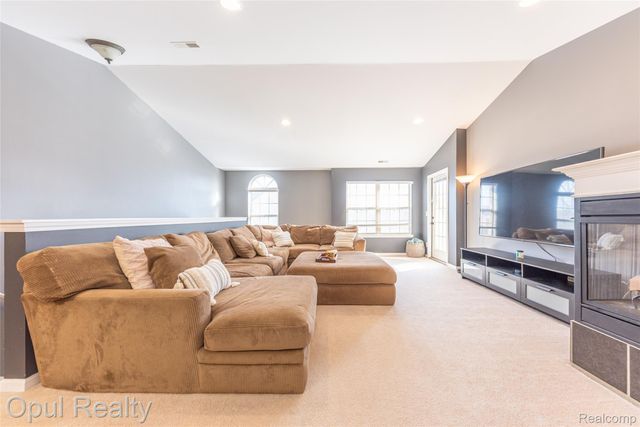 11698 Farmington Road, Livonia, MI 48150