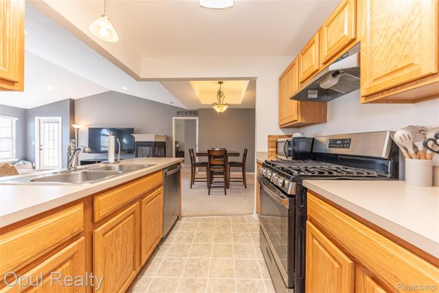 11698 Farmington Road, Livonia, MI 48150