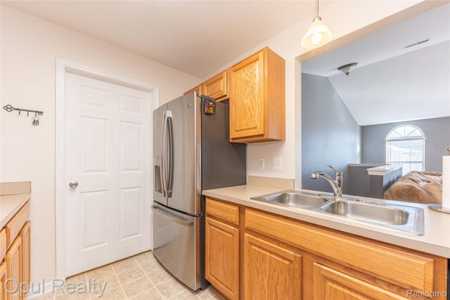 11698 Farmington Road, Livonia, MI 48150