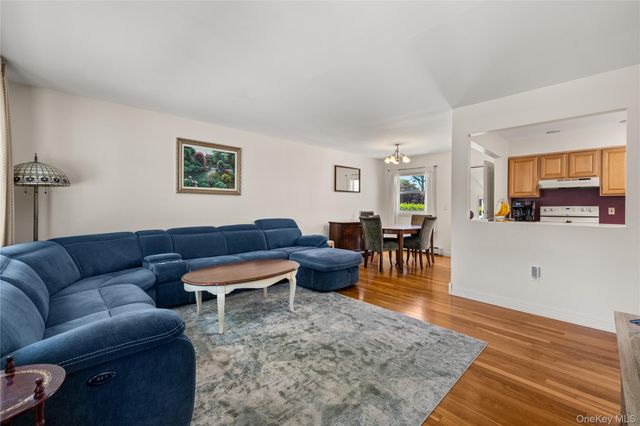 40 Alden Avenue, West Islip, NY 11795