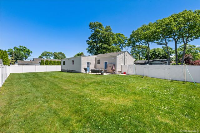 40 Alden Avenue, West Islip, NY 11795