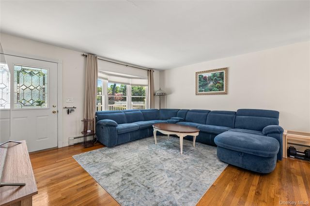 40 Alden Avenue, West Islip, NY 11795