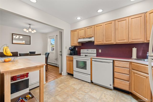 40 Alden Avenue, West Islip, NY 11795
