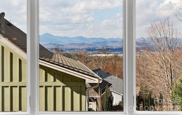 54 Deep Valley Lane, Hendersonville, NC 28791