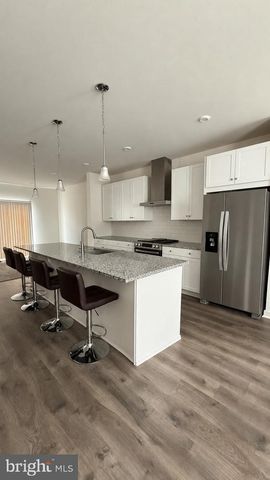 402 HONEYBERRY LN, Fredericksburg, VA 22405