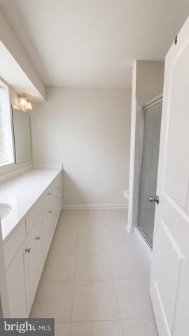 402 HONEYBERRY LN, Fredericksburg, VA 22405